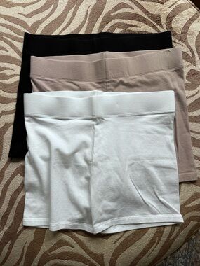 3-Pack of Women’s Seamless High-Waist Bike Shorts - White, Taupe & Black